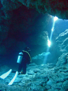 水中洞窟
